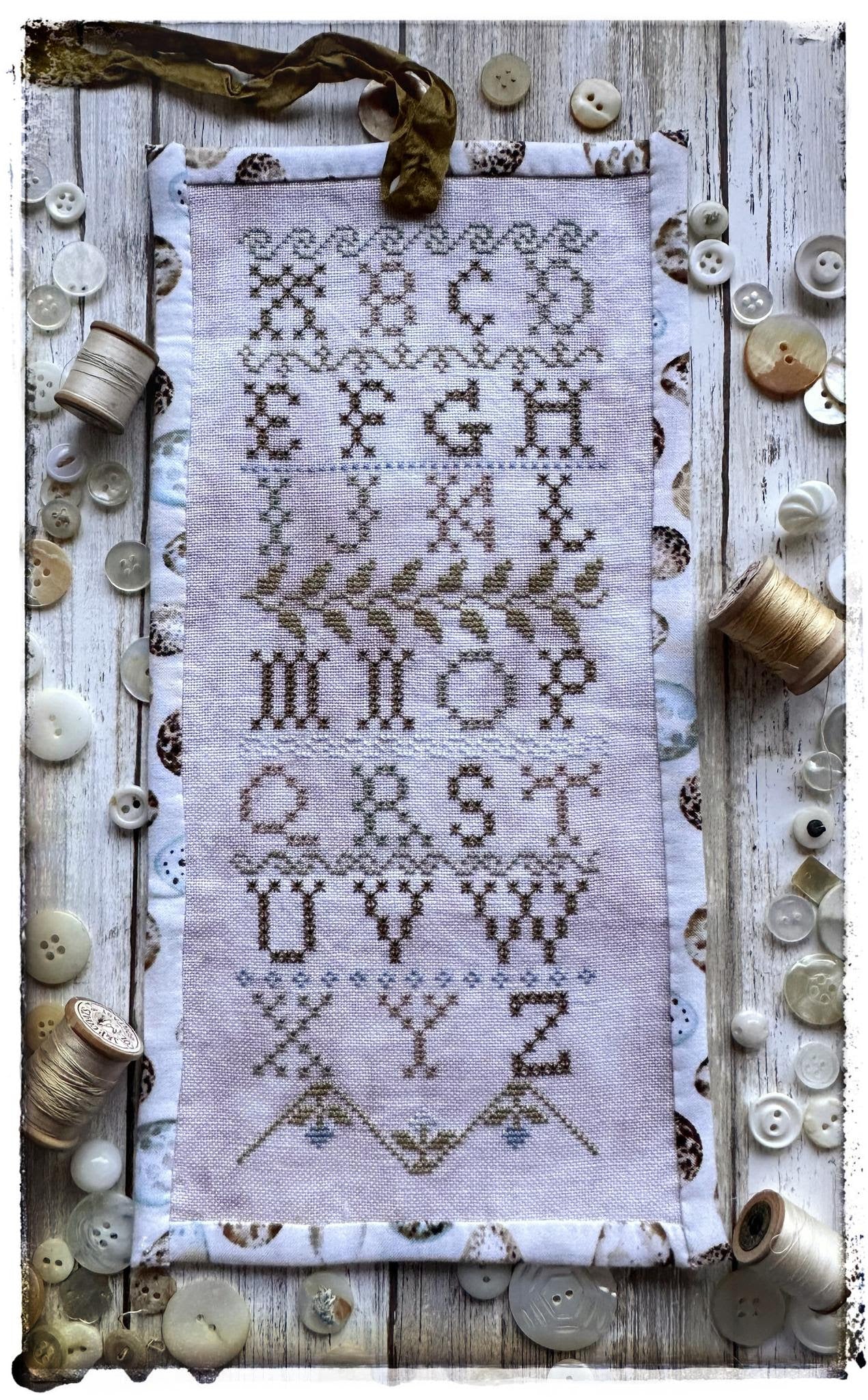 Eyelet Sampler Roll